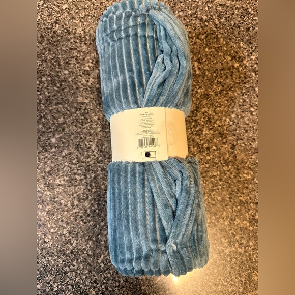 Plush Throw Blanket - Picture 4 of 5